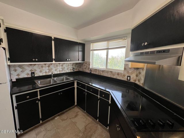 540 S Yarbrough Drive 26, El Paso, TX 79915