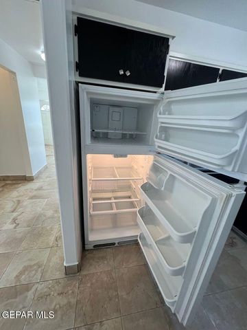 540 S Yarbrough Drive 26, El Paso, TX 79915