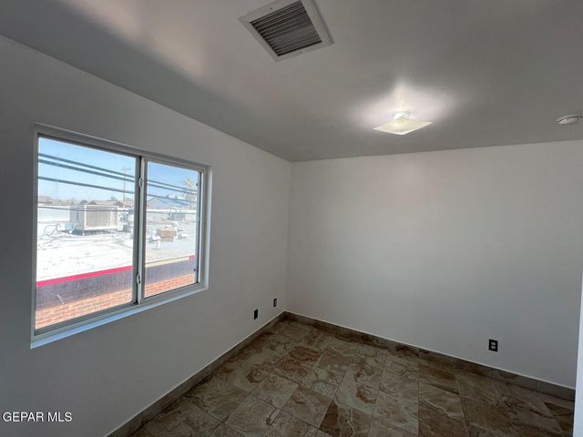 540 S Yarbrough Drive 26, El Paso, TX 79915