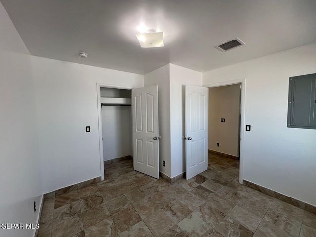 540 S Yarbrough Drive 26, El Paso, TX 79915