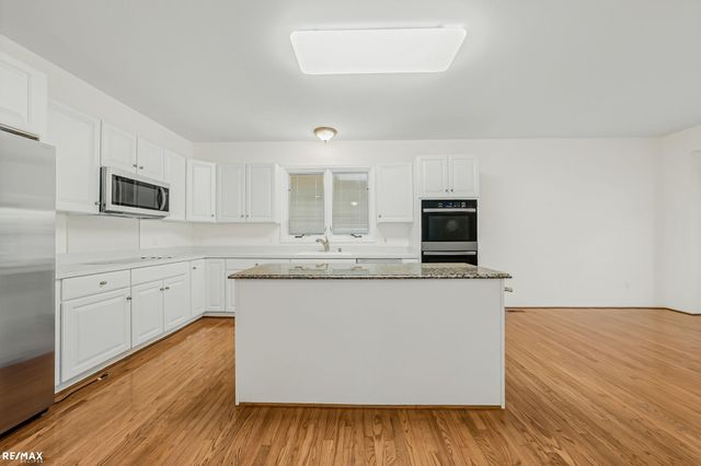 1357 Kentfield Dr Drive, Rochester, MI 48307