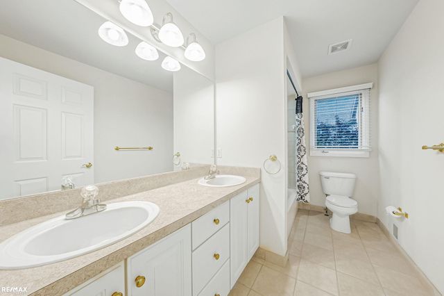 1357 Kentfield Dr Drive, Rochester, MI 48307