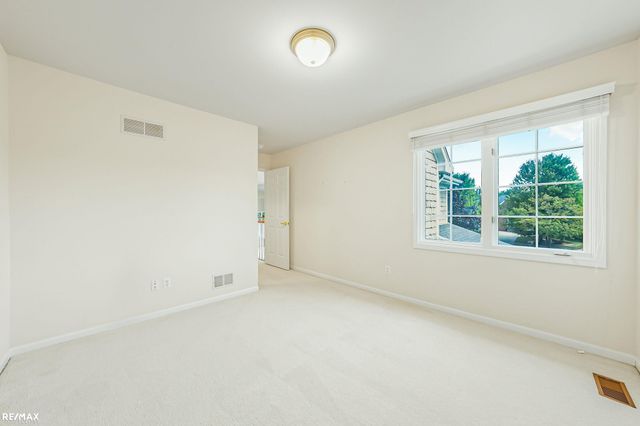 1357 Kentfield Dr Drive, Rochester, MI 48307