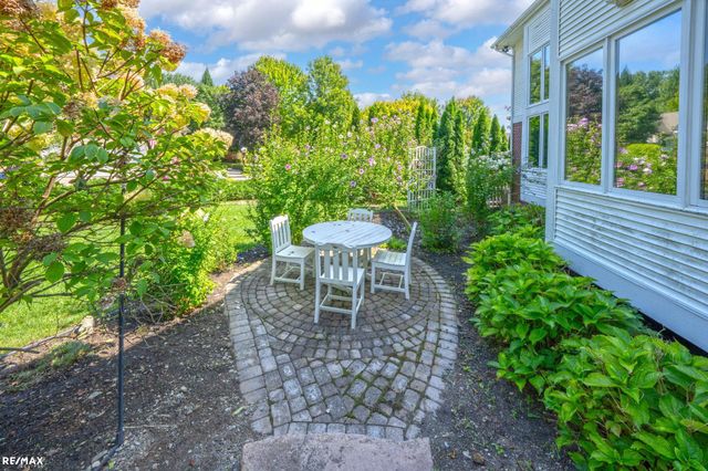 1357 Kentfield Dr Drive, Rochester, MI 48307