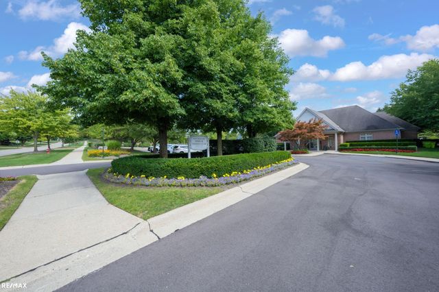 1357 Kentfield Dr Drive, Rochester, MI 48307