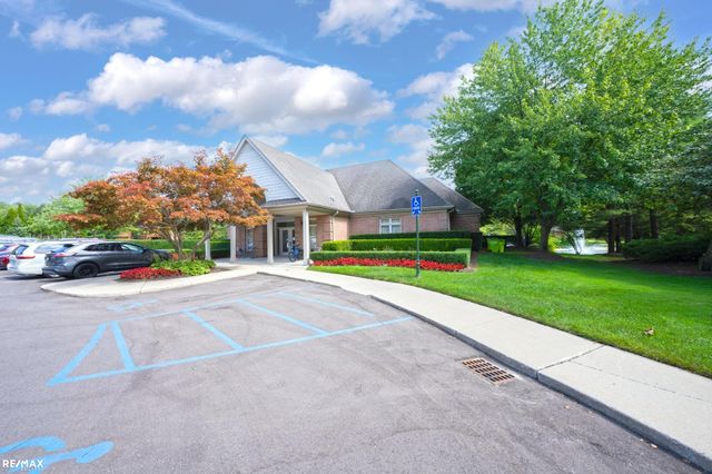 1357 Kentfield Dr Drive, Rochester, MI 48307
