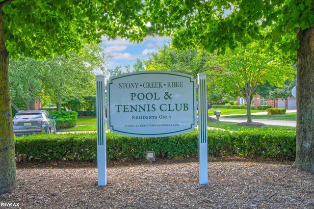 1357 Kentfield Dr Drive, Rochester, MI 48307