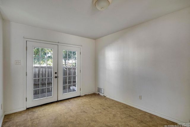 119/121 S Smith St, Pleasanton, TX 78064