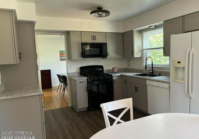 41 Heath Avenue, Oakhurst, NJ 07755