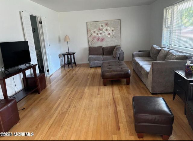 41 Heath Avenue, Oakhurst, NJ 07755