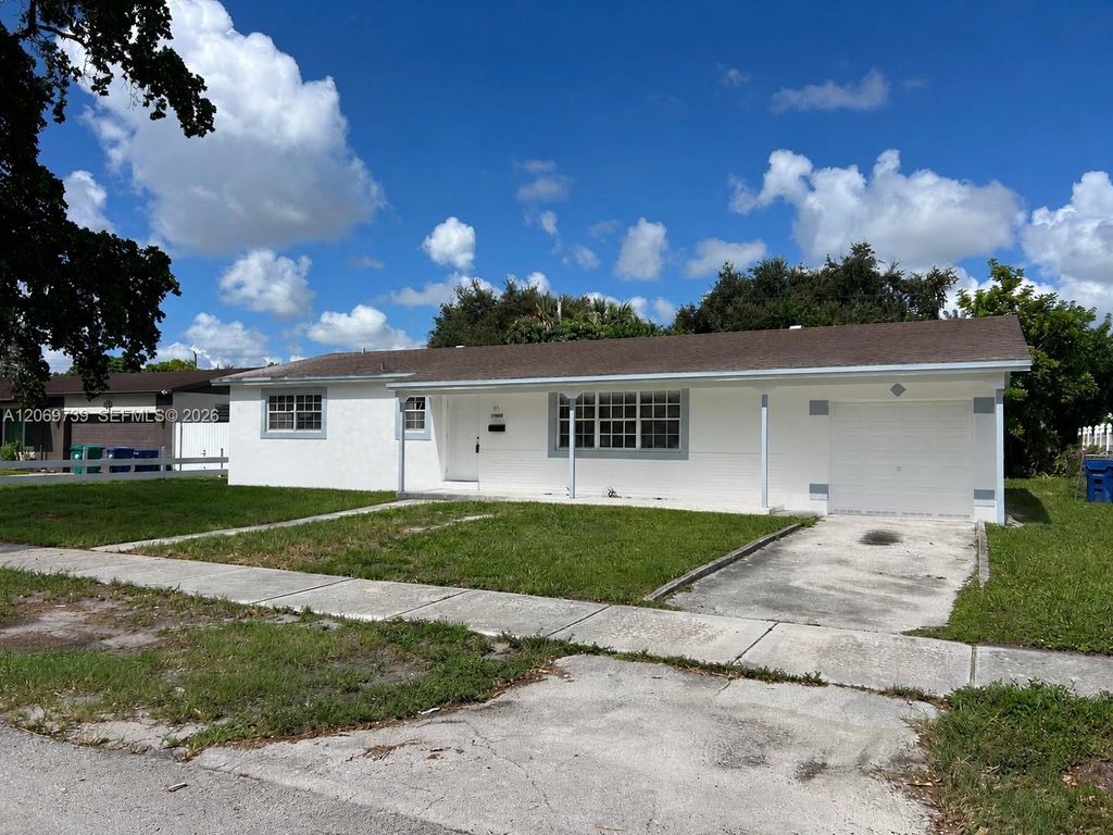 19600 NE 1st Place 19600, Miami, FL 33179