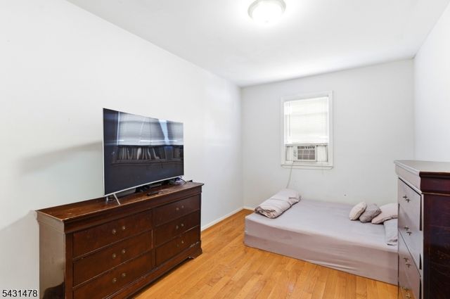 161 Seaview Ave, Jersey City, NJ 07305