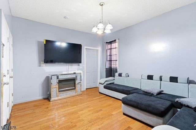 161 Seaview Ave, Jersey City, NJ 07305