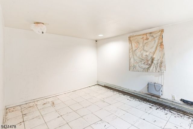 161 Seaview Ave, Jersey City, NJ 07305