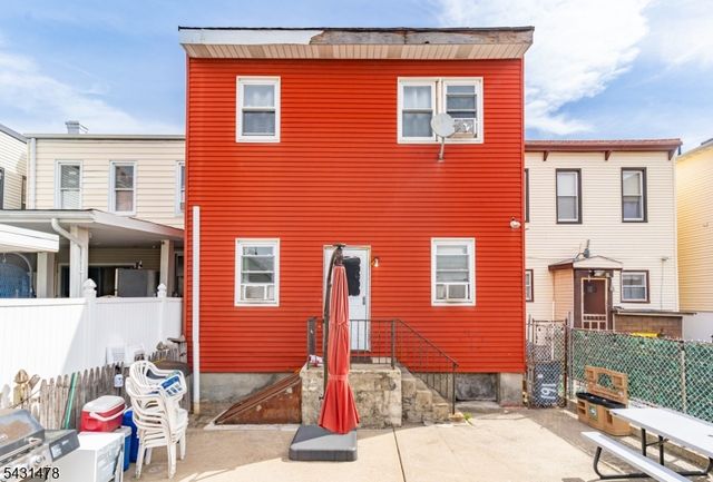 161 Seaview Ave, Jersey City, NJ 07305