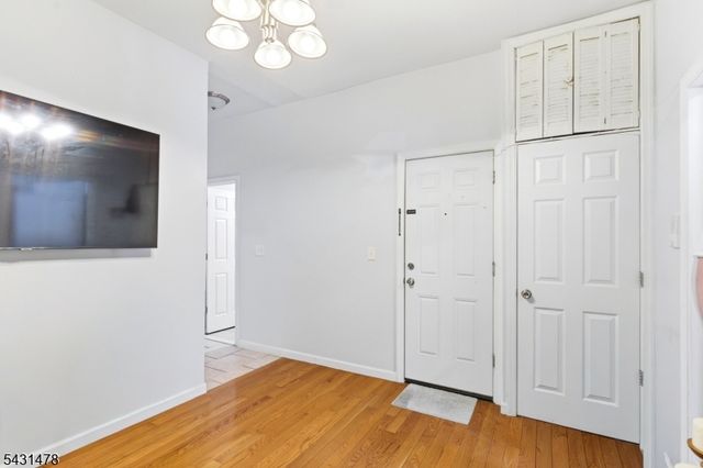 161 Seaview Ave, Jersey City, NJ 07305