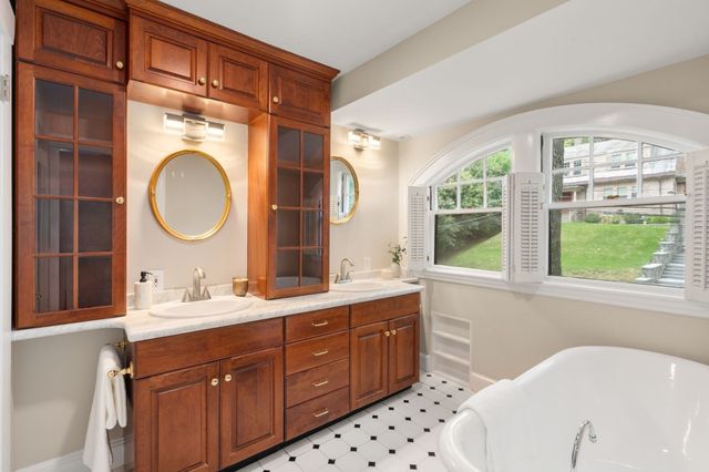 575 Chestnut Street, Newton, MA 02468
