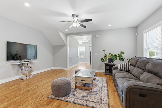 3813 Dr Walter S Davis Blvd, Nashville, TN 37209