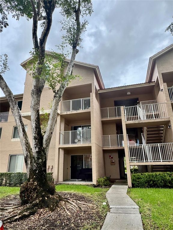 10521 SW 157th Place 306, Miami, FL 33196