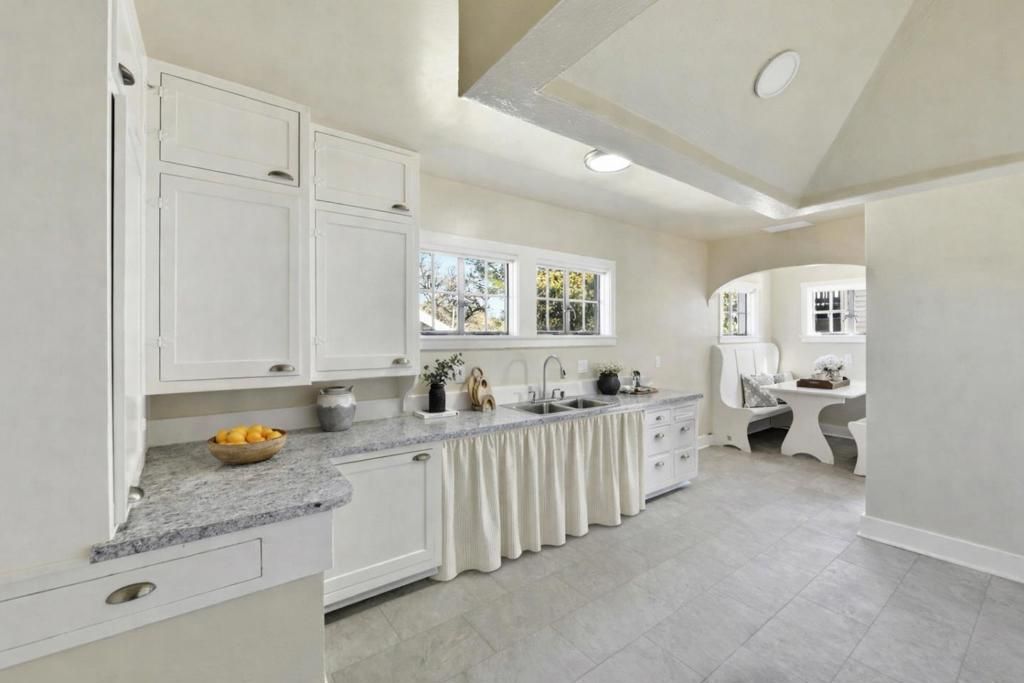 Image 10 of property listing at 181 College Way, Auburn, CA 95603