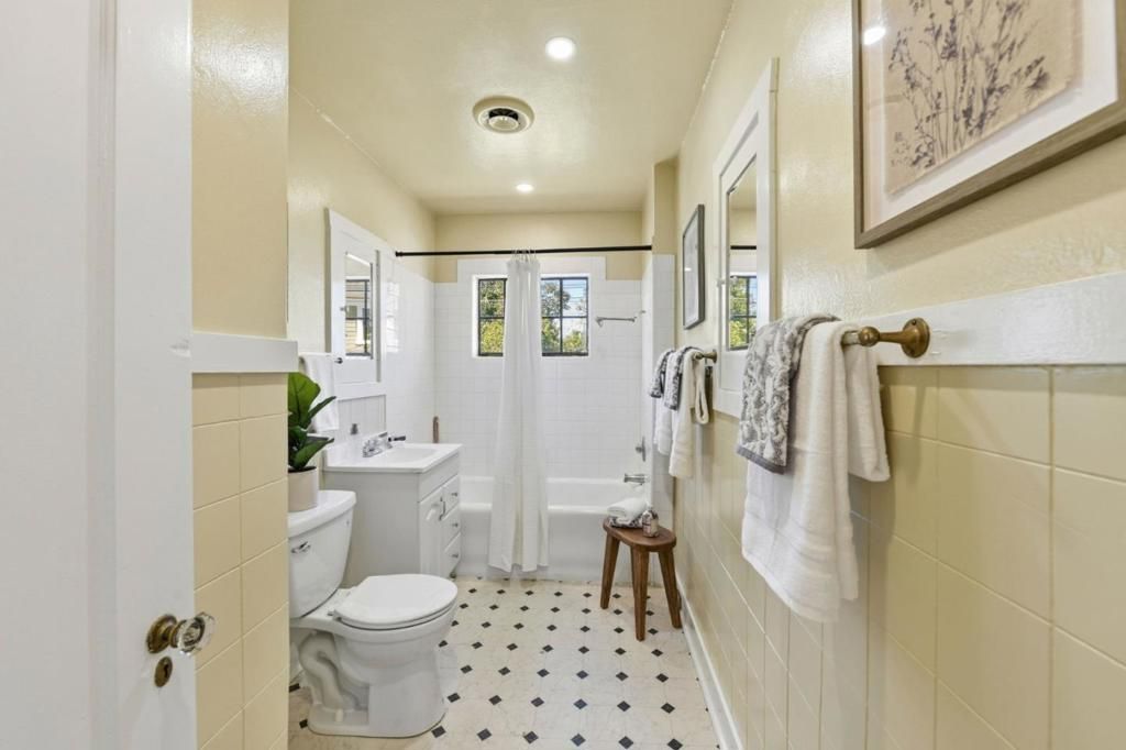 Image 14 of property listing at 181 College Way, Auburn, CA 95603