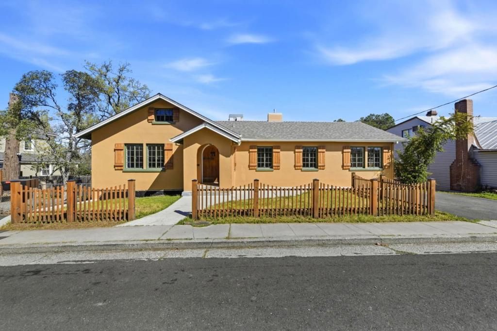 Image 2 of property listing at 181 College Way, Auburn, CA 95603