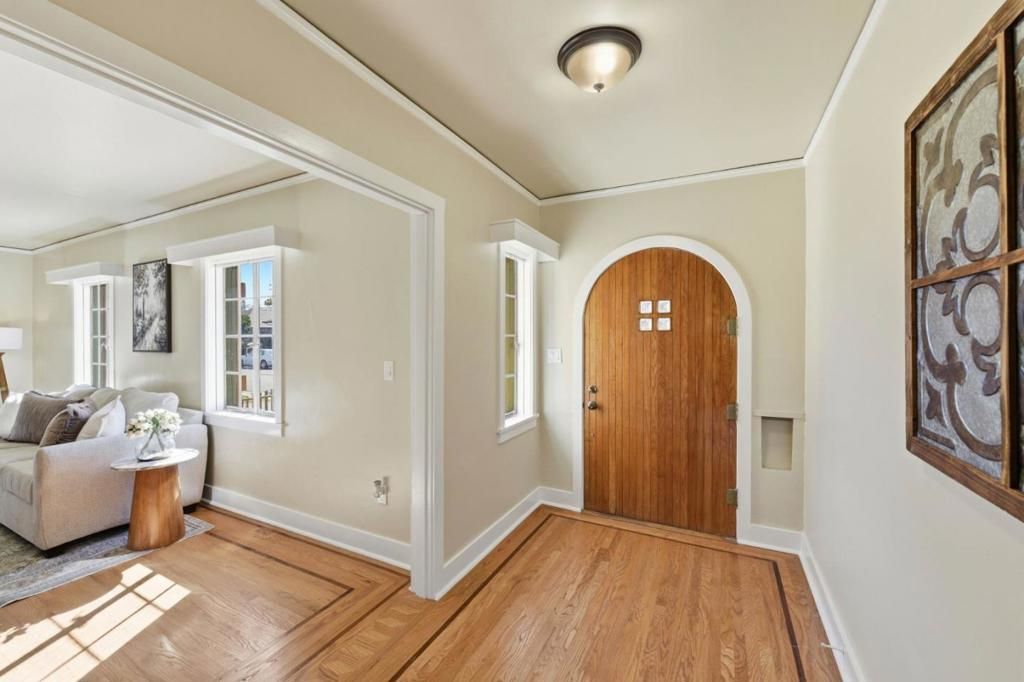 Image 3 of property listing at 181 College Way, Auburn, CA 95603