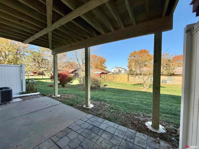 1716 Granada Lane, Lincoln, NE 68528