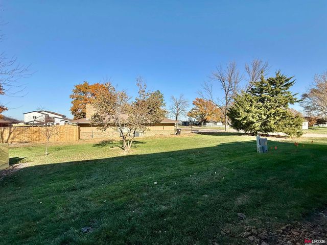 1716 Granada Lane, Lincoln, NE 68528