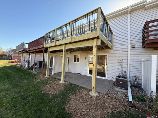 1716 Granada Lane, Lincoln, NE 68528