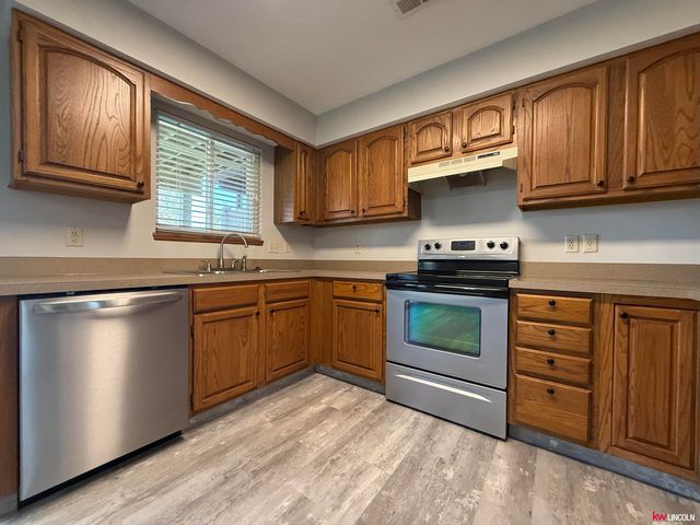 1716 Granada Lane, Lincoln, NE 68528