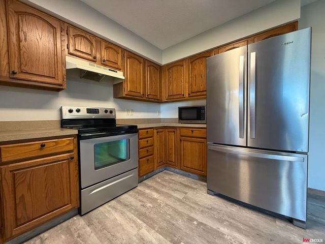 1716 Granada Lane, Lincoln, NE 68528