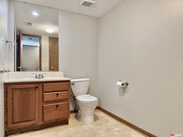 1716 Granada Lane, Lincoln, NE 68528