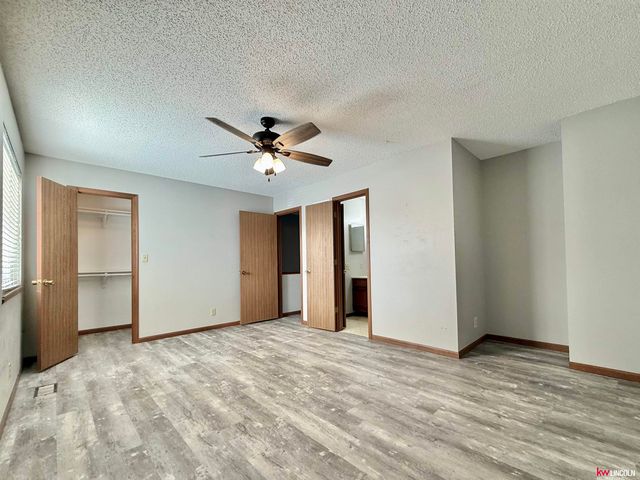 1716 Granada Lane, Lincoln, NE 68528