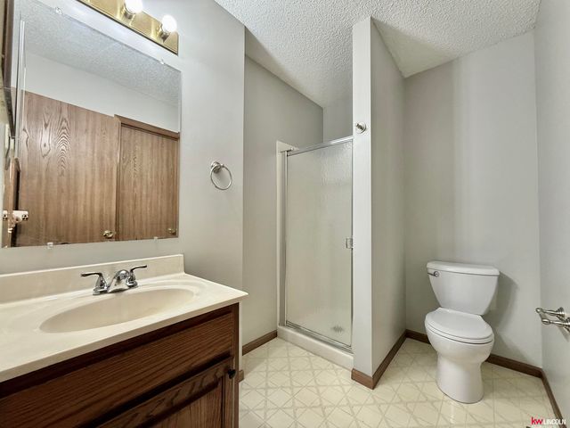 1716 Granada Lane, Lincoln, NE 68528