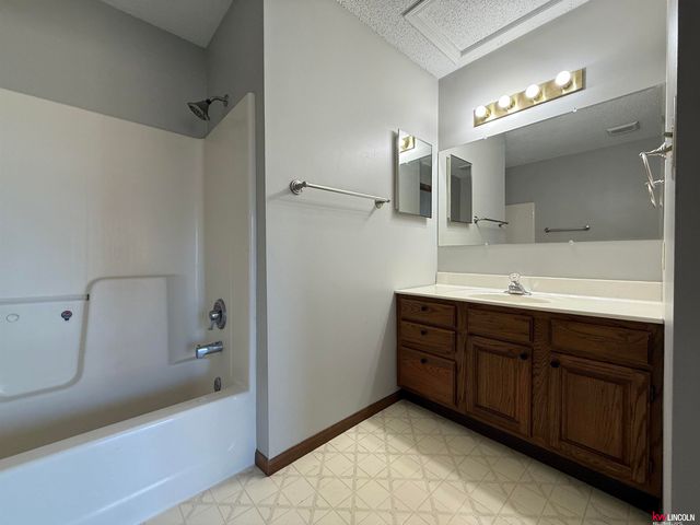 1716 Granada Lane, Lincoln, NE 68528