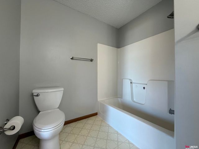 1716 Granada Lane, Lincoln, NE 68528