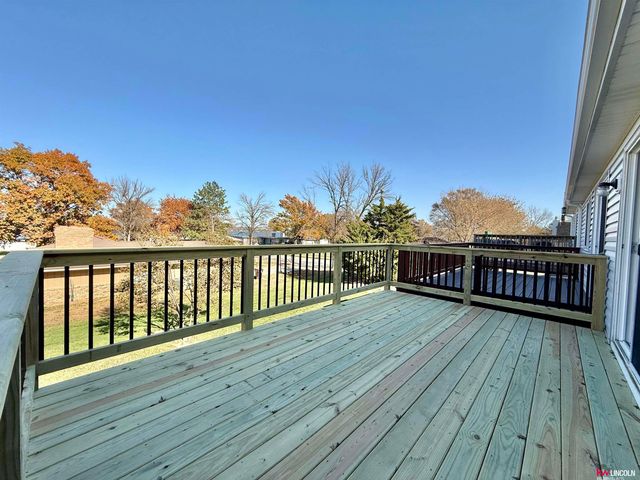 1716 Granada Lane, Lincoln, NE 68528