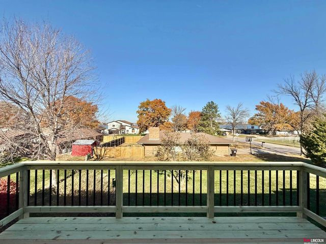 1716 Granada Lane, Lincoln, NE 68528