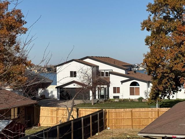 1716 Granada Lane, Lincoln, NE 68528