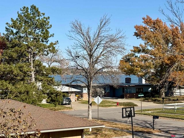 1716 Granada Lane, Lincoln, NE 68528