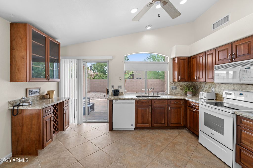 445 W ENCINAS Street, Gilbert, AZ 85233 — photo 4