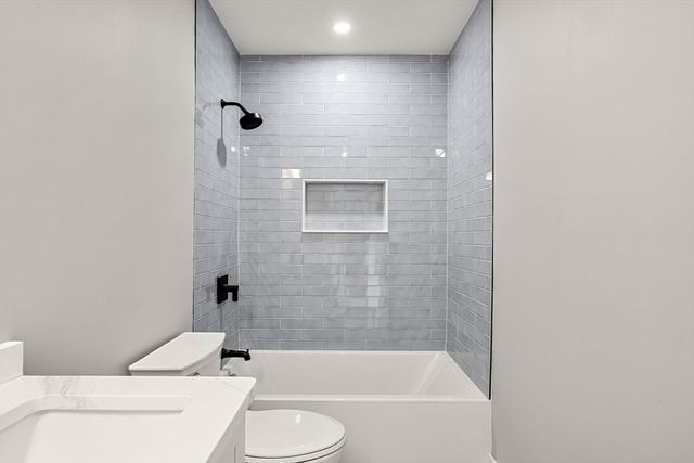 1088 Saratoga St 3, Boston, MA 02128