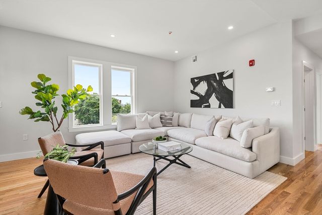 1088 Saratoga St 3, Boston, MA 02128