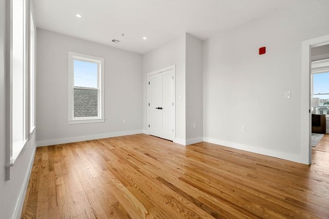 1088 Saratoga St 3, Boston, MA 02128