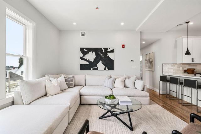 1088 Saratoga St 3, Boston, MA 02128