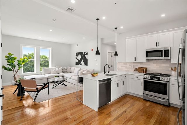 1088 Saratoga St 3, Boston, MA 02128