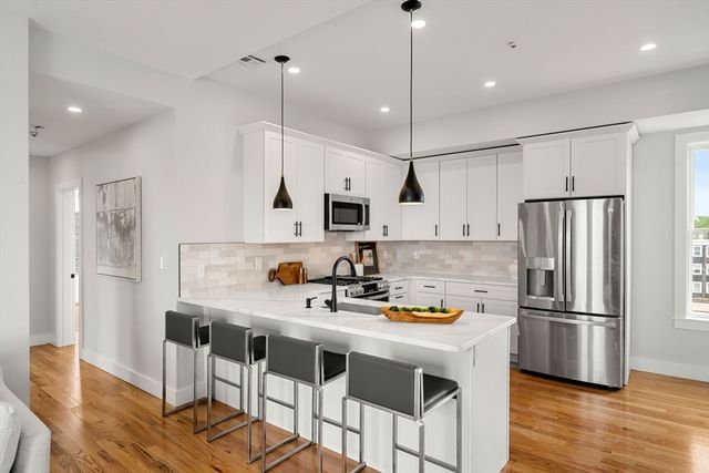 1088 Saratoga St 3, Boston, MA 02128