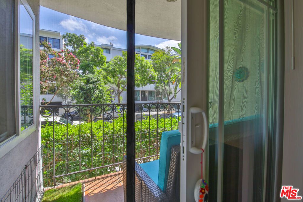625 N Flores Street 102, West Hollywood, CA 90048 — photo 3