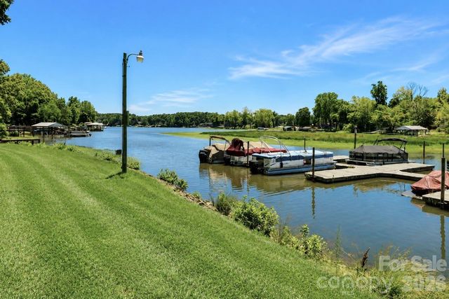 105 Lake Top Lane, Statesville, NC 28677